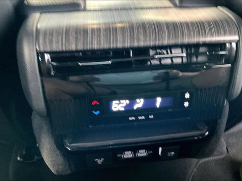 Used 2024 Jeep Wagoneer L Series II w/ Flexible Seating Group AWD/4WD image 16