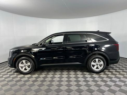 Used 2024 Kia Sorento LX image 9