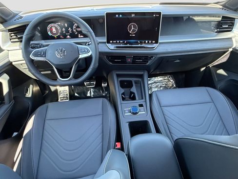 New 2026 Volkswagen Tiguan SE R-Line FWD image 16