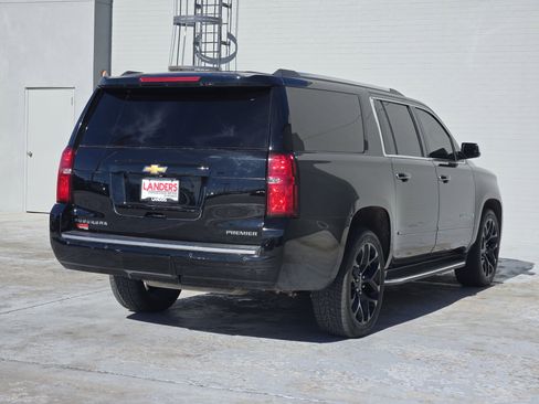 Used 2019 Chevrolet Suburban Premier image 7