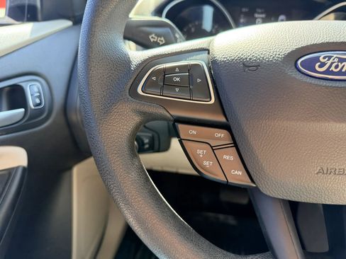 Used 2017 Ford Focus SE FWD image 14