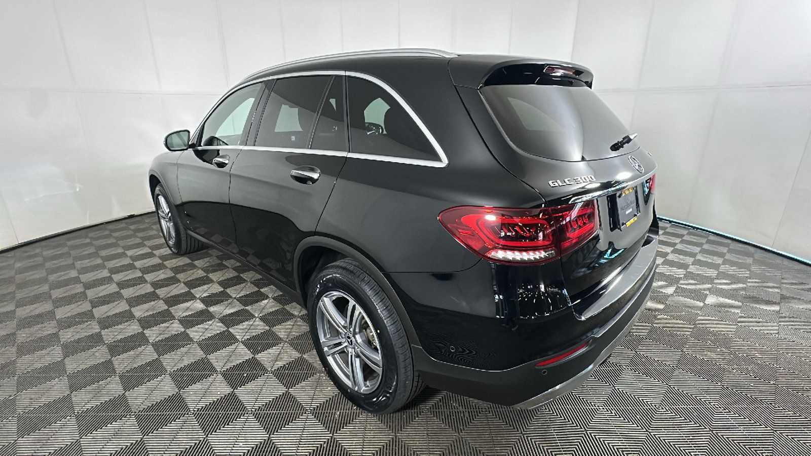 Used 2022 Mercedes-Benz GLC 300 4MATIC image 4
