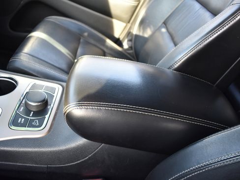 Used 2016 Jeep Grand Cherokee Limited image 24