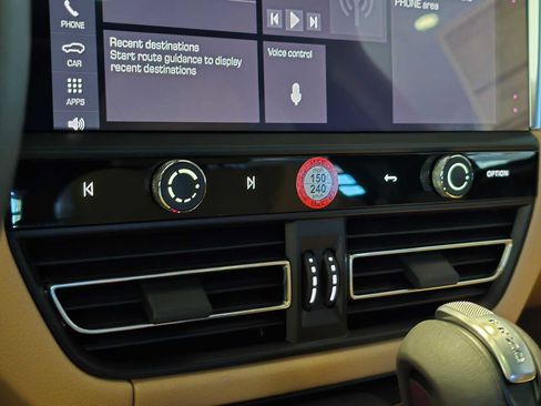 New 2026 Porsche Macan AWD/4WD image 31