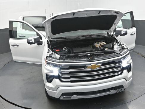 Used 2024 Chevrolet Silverado 1500 High Country w/ Z71 Off-Road Package AWD/4WD image 44