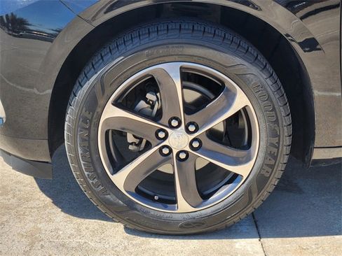 Used 2020 Buick Enclave Essence w/ Sport Touring Edition image 10