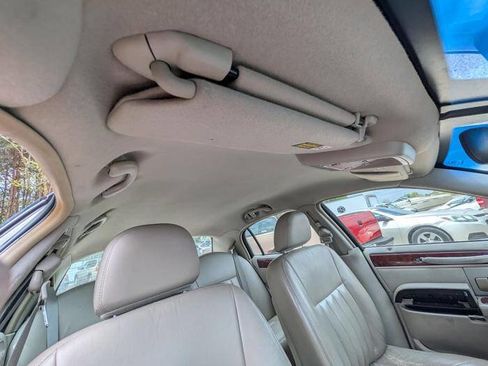 Used 2003 Lincoln Town Car Signature RWD image 31