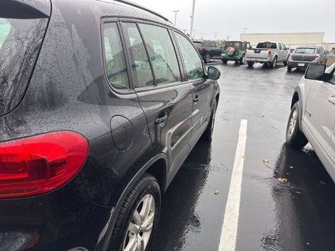 Used 2016 Volkswagen Tiguan S image 4