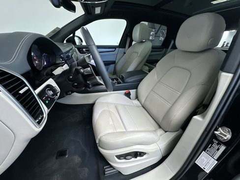 Used 2023 Porsche Cayenne AWD/4WD image 11