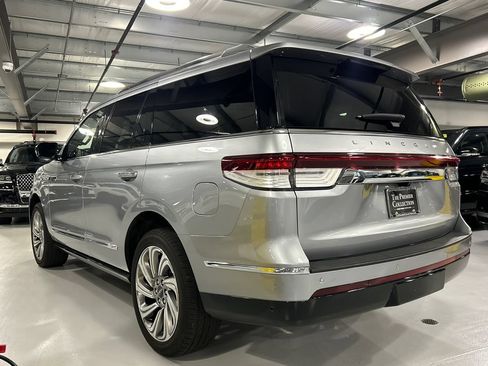 Used 2023 Lincoln Navigator Reserve AWD/4WD image 4