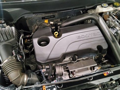 Used 2023 Chevrolet Equinox LT image 48