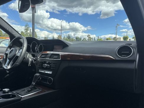 Used 2014 Mercedes-Benz C 250 Sedan image 18