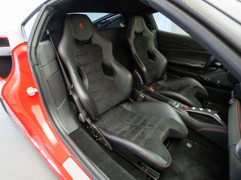 Used 2018 Ferrari 488 GTB RWD image 14