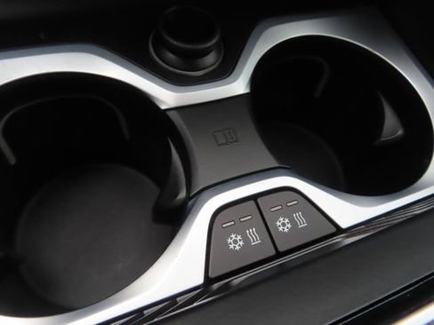 Used 2025 BMW X5 xDrive40i AWD/4WD image 38