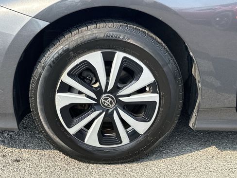 Used 2018 Toyota Prius Prime Premium FWD image 20