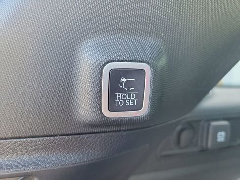 Used 2023 Jeep Grand Cherokee Altitude RWD image 12
