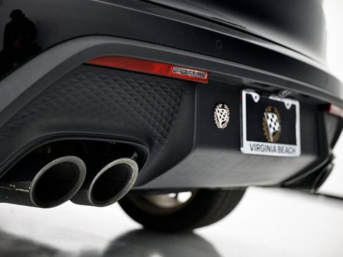 Used 2023 Porsche Macan Turbo image 16