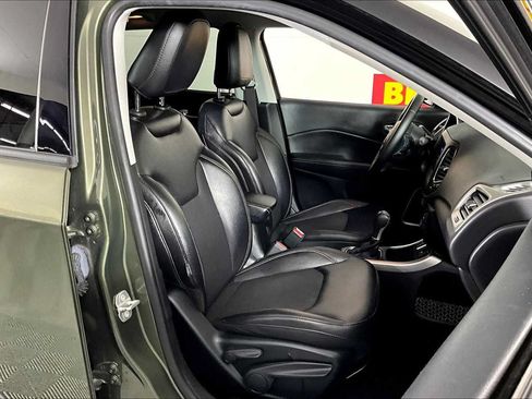 Used 2018 Jeep Compass Latitude w/ Popular Equipment Group FWD image 9