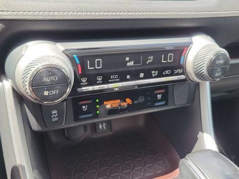 Used 2019 Toyota RAV4 Limited w/ Cold Weather Package FWD image 19