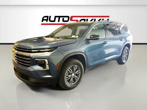 Used 2026 Chevrolet Traverse LT w/ Driver Confidence Package AWD/4WD image 3