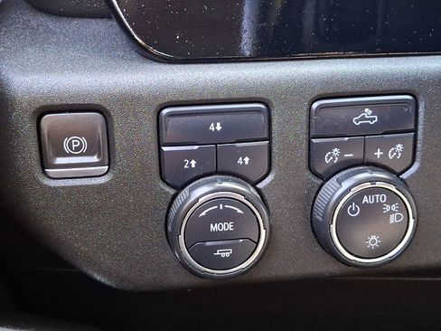 Used 2024 Chevrolet Silverado 2500 LT AWD/4WD image 27
