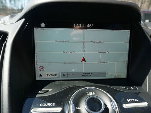 Used 2017 Ford Escape Titanium image 9