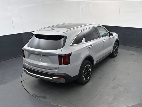 Certified 2024 Kia Sorento S w/ Panoramic Sunroof Package AWD/4WD image 25