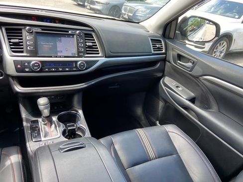 Used 2019 Toyota Highlander SE w/ Protection Package #3 AWD/4WD image 16