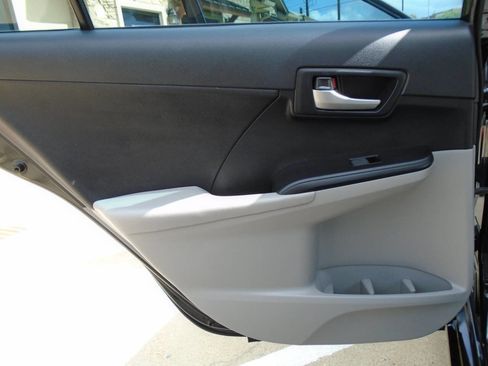 Used 2014 Toyota Camry LE image 29