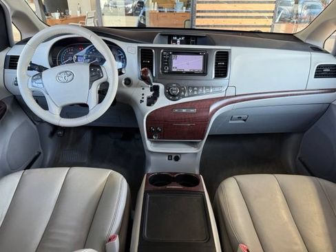 Used 2014 Toyota Sienna XLE FWD image 14