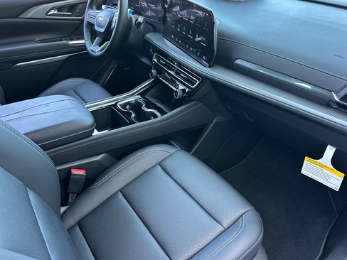New 2026 Chevrolet Traverse LT w/ Enhanced Driving Package FWD image 17