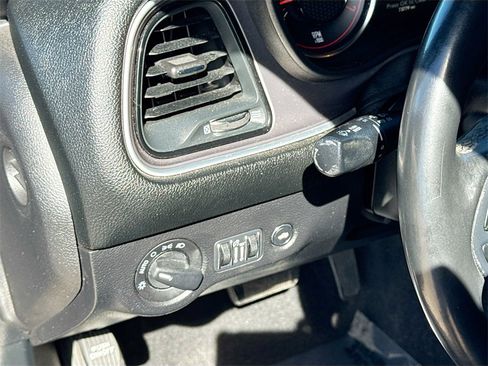 Used 2019 Dodge Challenger SXT image 10