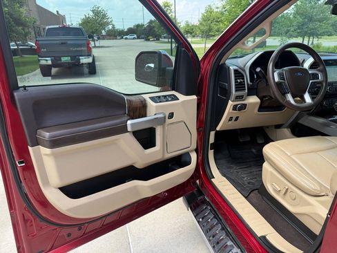 Used 2018 Ford F150 Lariat RWD image 9