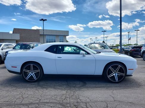 Used 2018 Dodge Challenger SXT RWD image 2