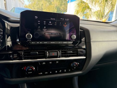 Used 2025 Nissan Pathfinder SV image 17