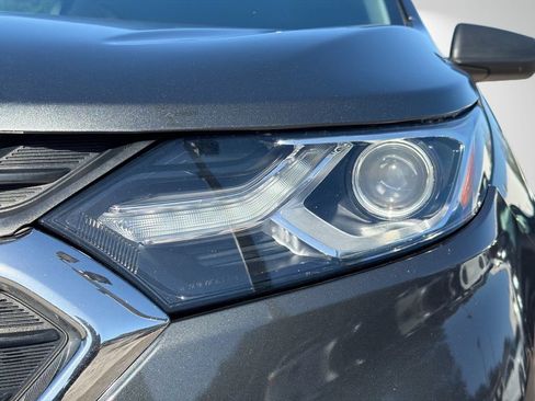 Used 2020 Chevrolet Equinox LS w/ LS Convenience Package AWD/4WD image 9