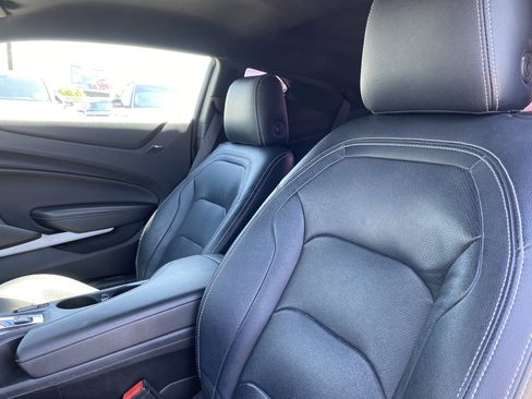 Used 2021 Chevrolet Camaro LT w/ Technology Package RWD image 17