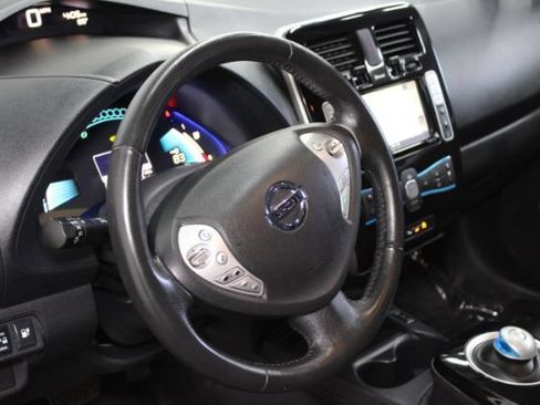 Used 2015 Nissan Leaf SL w/ Premium Package FWD image 18
