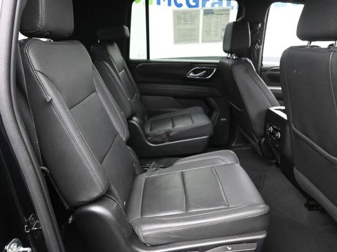 Used 2023 Chevrolet Suburban Z71 w/ Luxury Package image 9