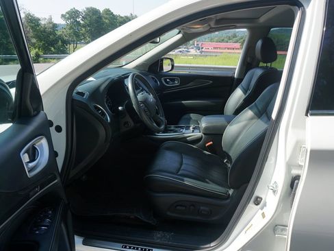 Used 2019 INFINITI QX60 Luxe w/ Essential Package FWD image 2