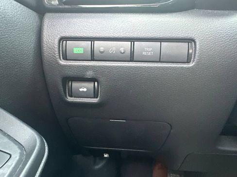 Used 2024 Nissan Sentra SV FWD image 23