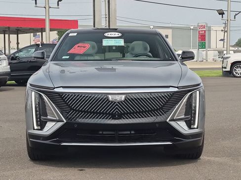 Certified 2024 Cadillac Lyriq Luxury AWD/4WD image 3