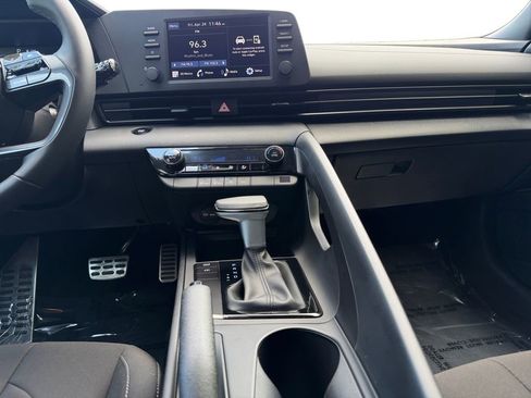 Certified 2025 Hyundai Elantra Sport FWD image 11