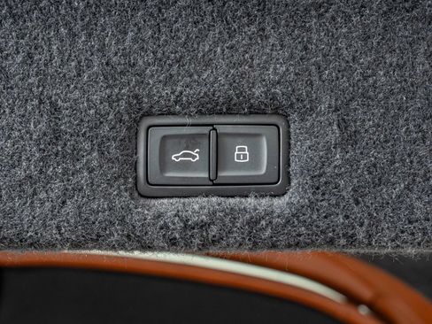 Used 2022 Lamborghini Urus AWD/4WD image 60