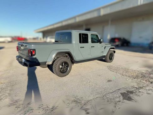 New 2025 Jeep Gladiator Sport image 12