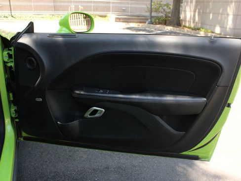 Used 2015 Dodge Challenger R/T Scat Pack w/ Scat Pack Appearance Package RWD image 19