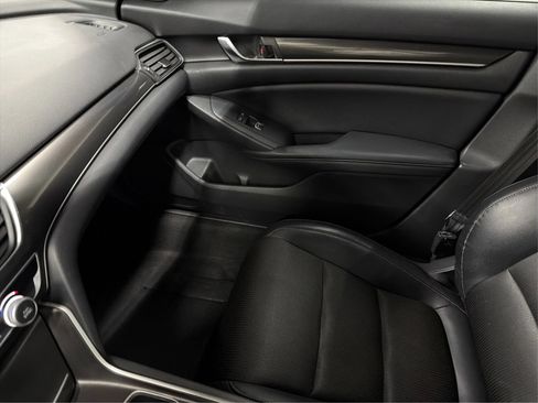 Used 2018 Honda Accord Sport image 32
