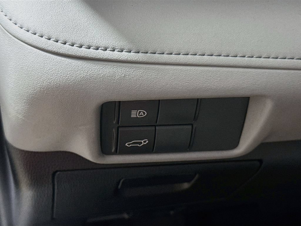 Used 2022 Toyota Highlander XLE FWD image 10