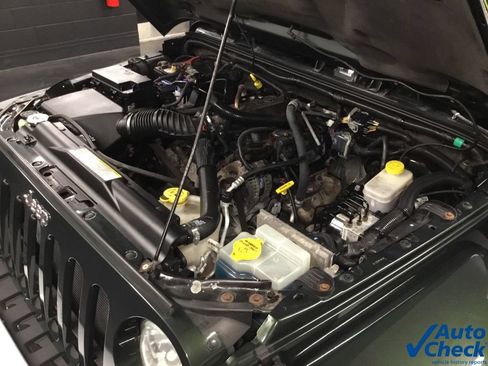 Used 2011 Jeep Wrangler Sahara w/ Dual Top Group AWD/4WD image 30