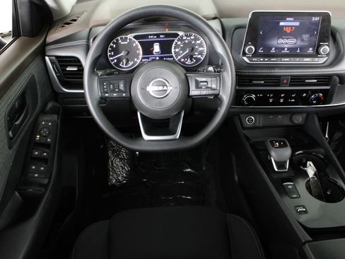 Used 2023 Nissan Rogue S image 6